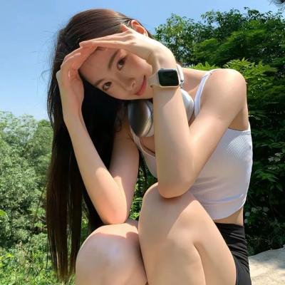 狐狸躲进洞
